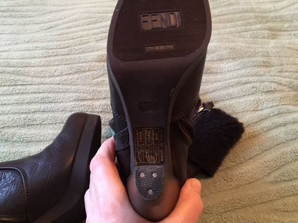 Сапоги fendi оригинал р36 (на 35-36)