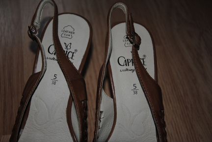 Босоножки Caprice 38 размер