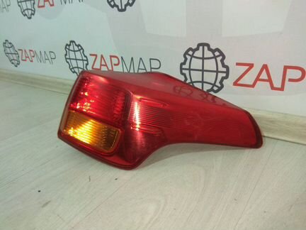 Фонарь правый внешний Toyota RAV 4 XA40