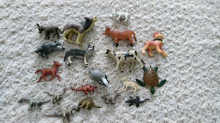 Игрушки динозавры, животные, насекомые