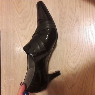 Закрытые лаковые туфли Gabor