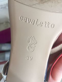 Босоножки белые красные синие кожа