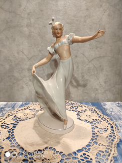 Статуэтка фарфоровая антикварная schau bach kunst