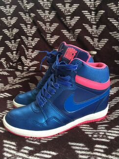 Кроссовки на скрытой танкетке Nike Force 36,5