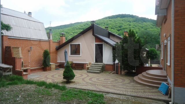 Дом абрау дюрсо. Коттеджи в Абрау Дюрсо. Посёлок лесничество Абрау-Дюрсо. Абрау Дюрсо домики. Абрау Дюрсо жилье.