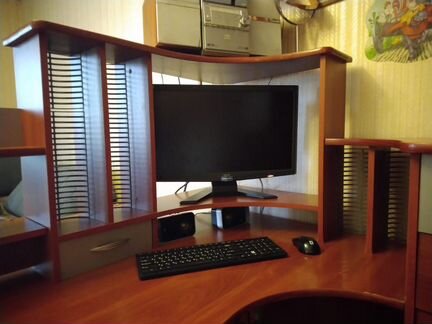 Компьютерный стол угловой