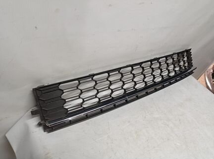 Решетка бампера переднего Skoda Rapid арт 06117
