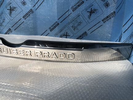 Молдинг крышки багажника Toyota Land Cruiser Prado