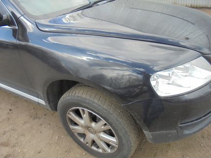 Крыло правое переднее VW Touareg. Черное