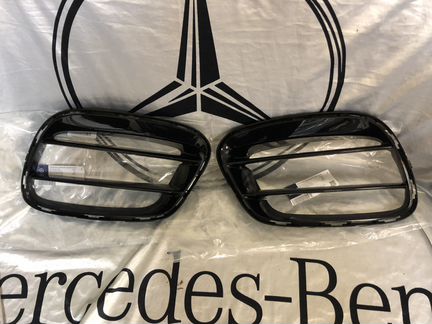 Решетка переднего бампера Mercedes S 222 6.3 новая