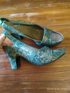 Босоножки новые Berkonty кожа