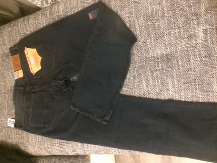 Джинсы Levis