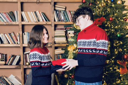 Свитер с оленями