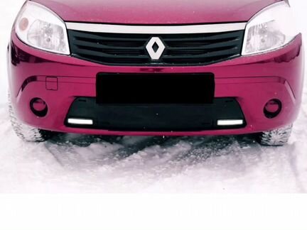 Заглушка переднего бампера с дхо Renault Sandero