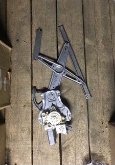 Стеклоподъемник передний правый Toyota Avensis t25