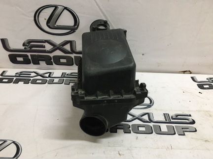 Корпус воздушного фильтра Toyota Avensis AZT250L