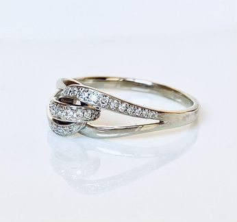 Кольцо из белого золота с бриллиантами