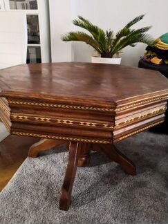 Стол антикварный журнальный низкий