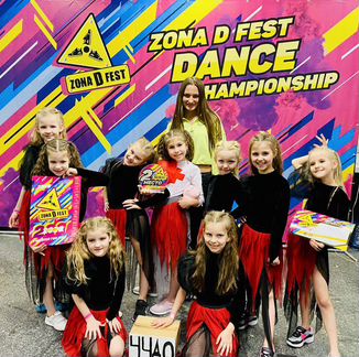 Тренер по современным танцам и гимнастики