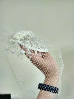 Свадебное платье, шляпка, свадебная диадема