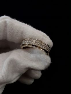 Золотое кольцо с пожвижным центром и бриллиантами