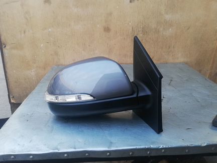 Зеркало правое Ссанг Енг Актион нью 10-17
