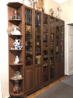 Книжный шкаф