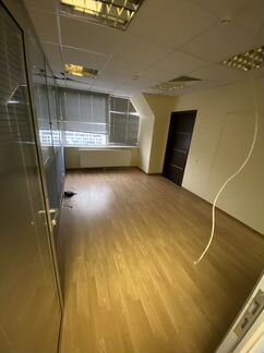 Офис 60 м2 поделён на 3 помещения