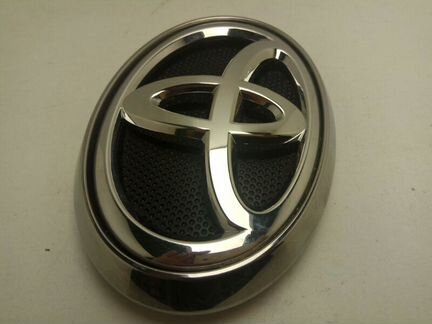 Эмблема передняя Toyota Hilux 8 2015-2019