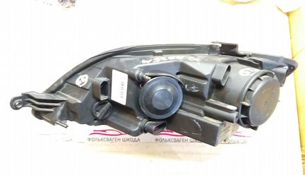 Фара правая VW Гольф 5 плюс 2008-2014г