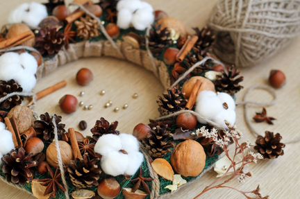 Венок из натуральных материалов
