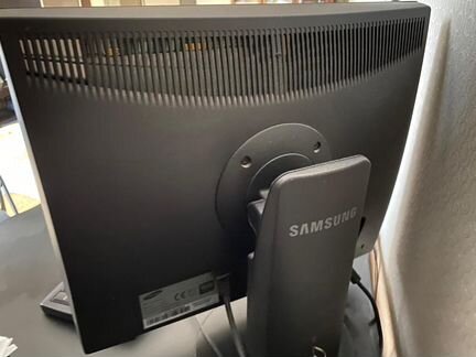 Монитор Samsung
