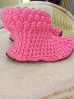 Вязаные тапочки ручной работы