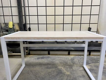 Стол в стиле лофт