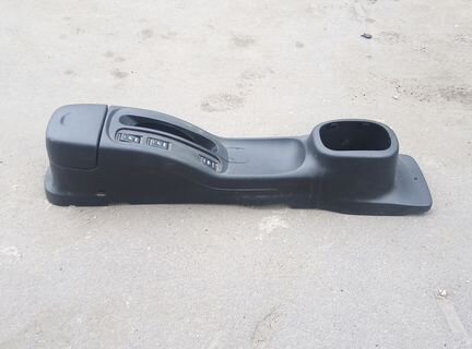 Подлокотник Nissan Micra K12