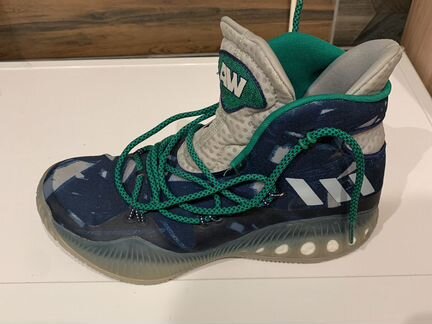 Баскетбольные кроссовки adidas