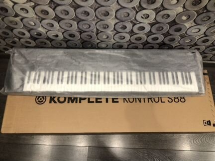 Komplete kontrol S88