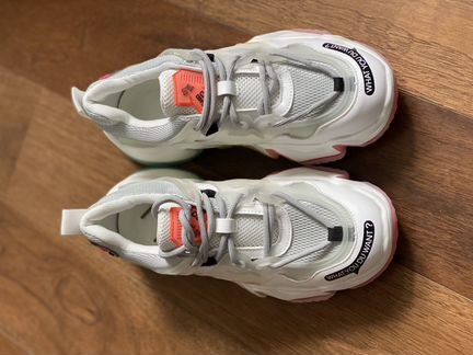 Женские кроссовки новые бомбические 36 р