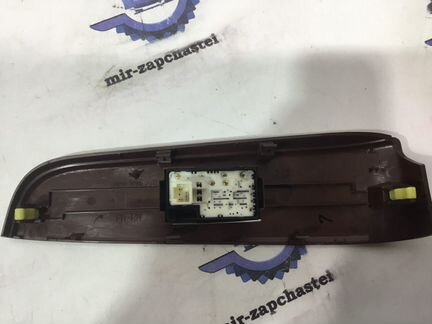 Накладка кнопки стеклоподъемника Toyota Camry V50