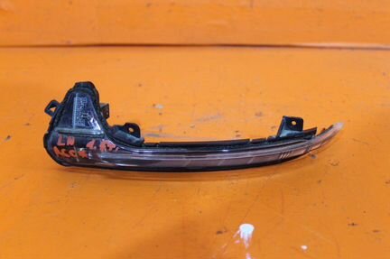 Повторитель в бампер левый Audi A6 C7 2011-2018