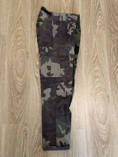 Камуфляжные брюки карго levis