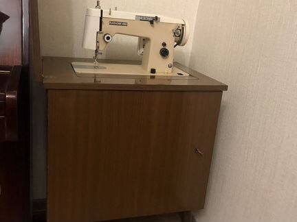 Швейная машина Радом 466